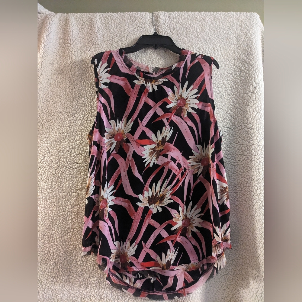 Who What Wear Black and Pink Graphic Sleeveless Tank Top